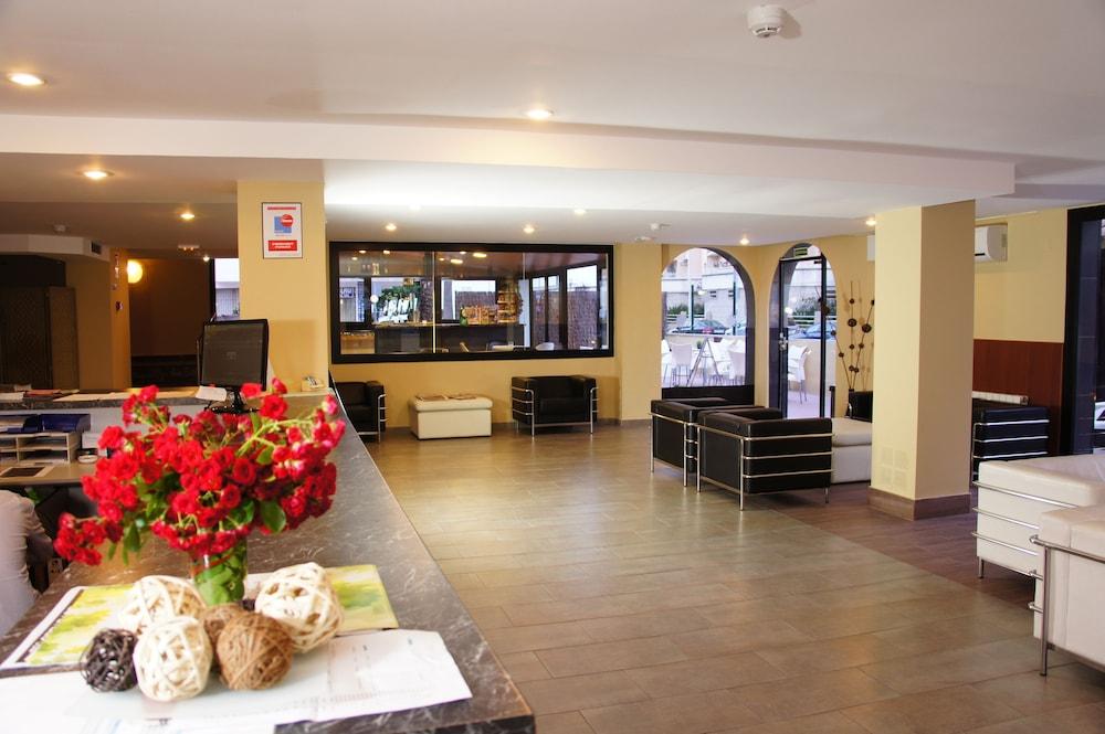 Adia Hotel Cunit Playa Bagian luar foto