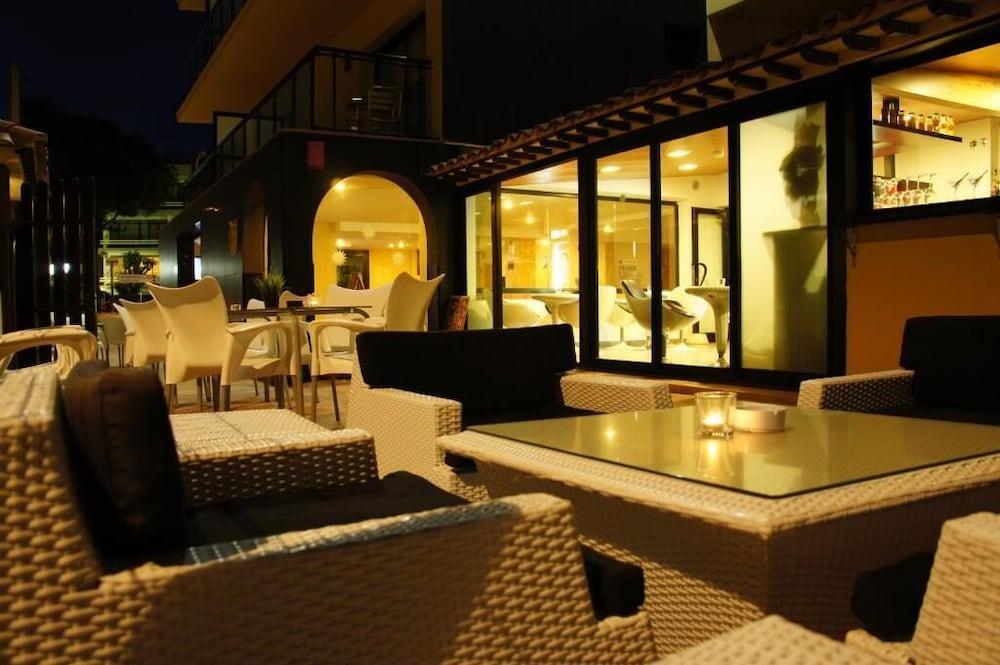 Adia Hotel Cunit Playa Bagian luar foto