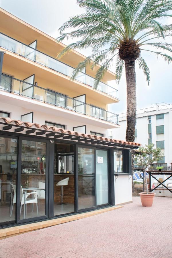 Adia Hotel Cunit Playa Bagian luar foto