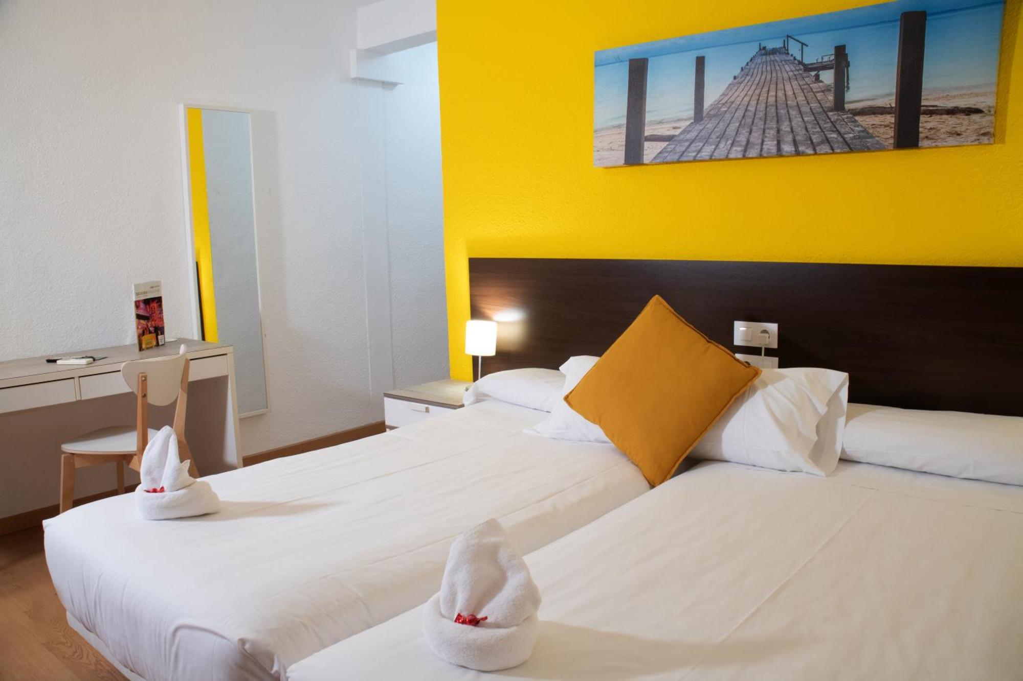 Adia Hotel Cunit Playa Bagian luar foto
