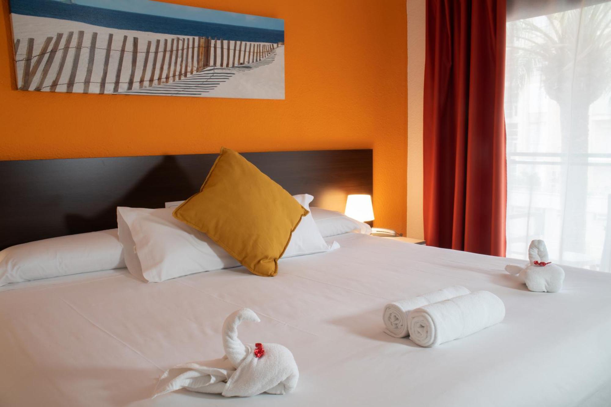 Adia Hotel Cunit Playa Bagian luar foto